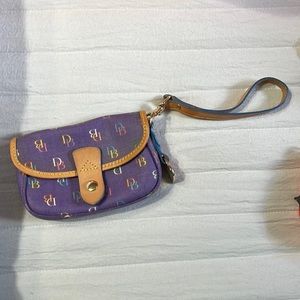 Like new Dooney and Bourke wristlet/leather in excellent condition.